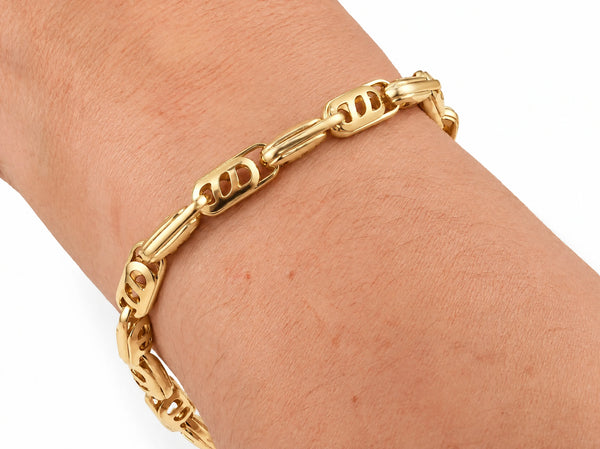 18K yellow gold bracelet with alternating links worn on the wrist