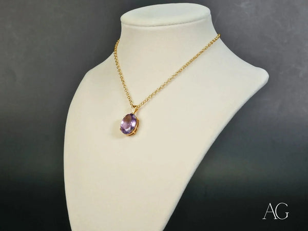 Amethyst Glow Pendant in 18k solid gold with oval amethyst