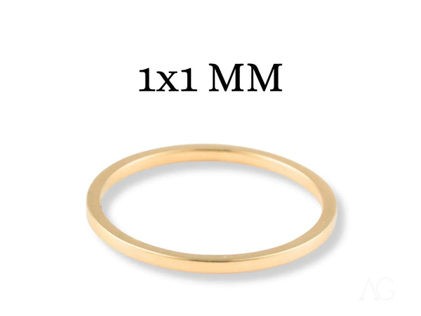 Essence Linea 1mm yellow gold band ring, front circular view