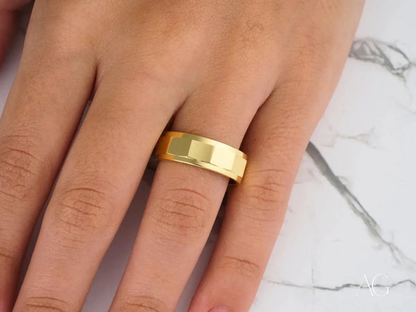 Imperial Facet wedding band in art gold jewelry on finger