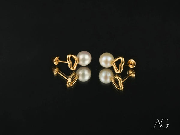 Loves Elegance 18K gold heart pearl drop earrings with white pearls