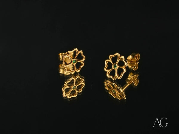 18k gold green CZ clover earrings with flower-shaped studs and gemstones