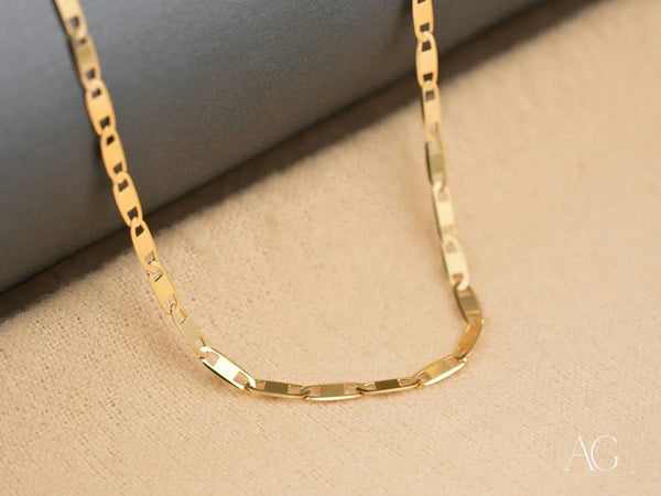 Sleek 18K solid gold piastrine chain necklace