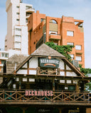 A building with a sign that says deer house