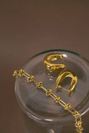 18k gold jewelry set with textured chain bracelet and chunky hoop earrings
