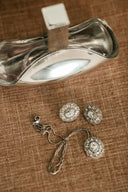 Shiny silver clutch with rectangular handle for 18k gold jewelry