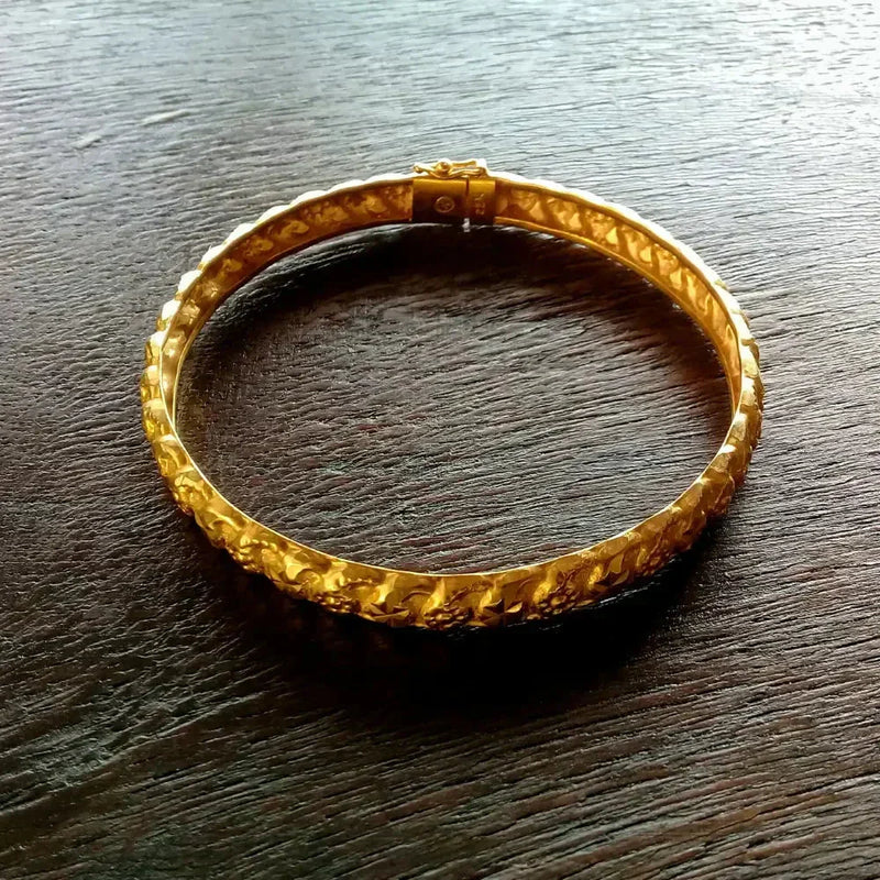 Elegant 18k gold twisted rope bangle bracelet