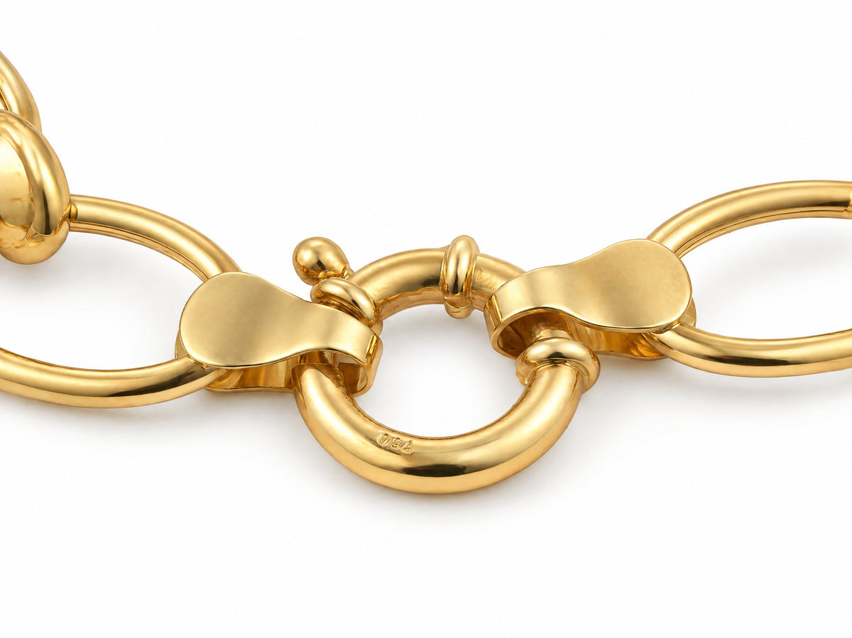 Toggle clasp of the gold bracelet with its ball-ended bar and flat plates