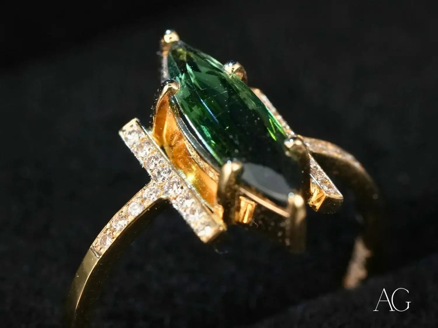 Emerald Whisper – 18K Gold Green Tourmaline & Diamond Ring