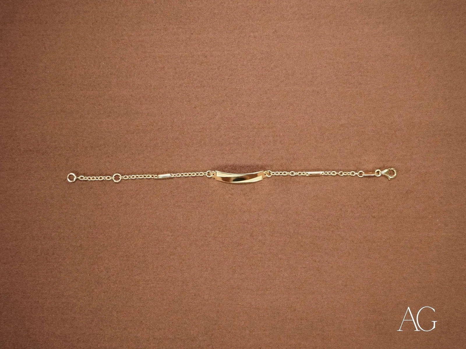 Delicate 18k gold kid’s bracelet with jaseron mesh and curved bar