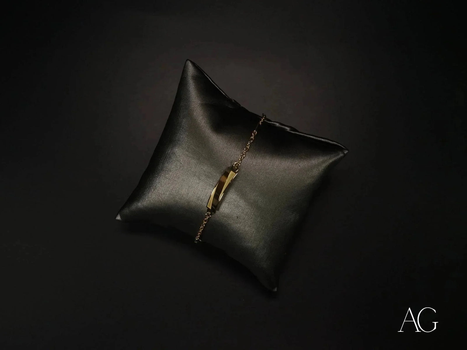 18k gold kids bracelet with jaseron mesh, amber charm, lobster lock