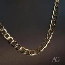 Shiny 18k gold chain with oval links in classic style