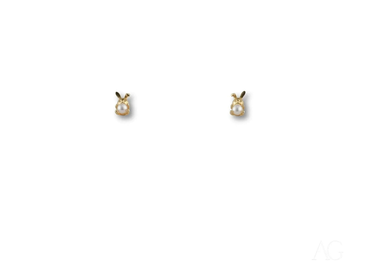18k gold pearl stud earrings with bunny shape and single pearl