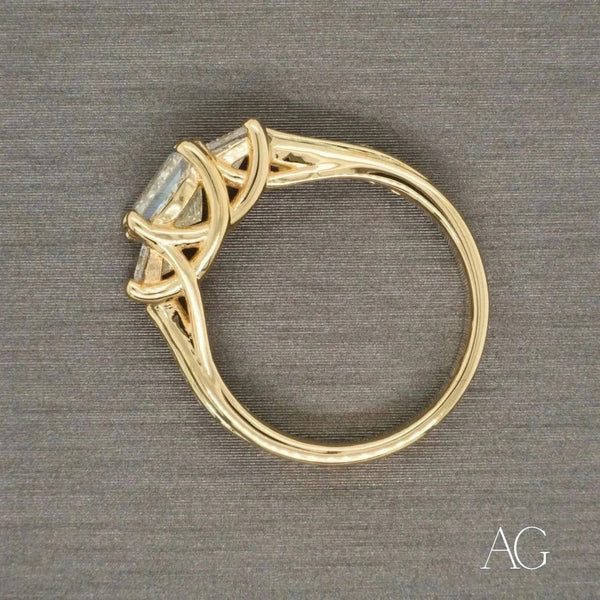 18k gold ring with 0.98ct emerald-cut diamonds brilliance redefined