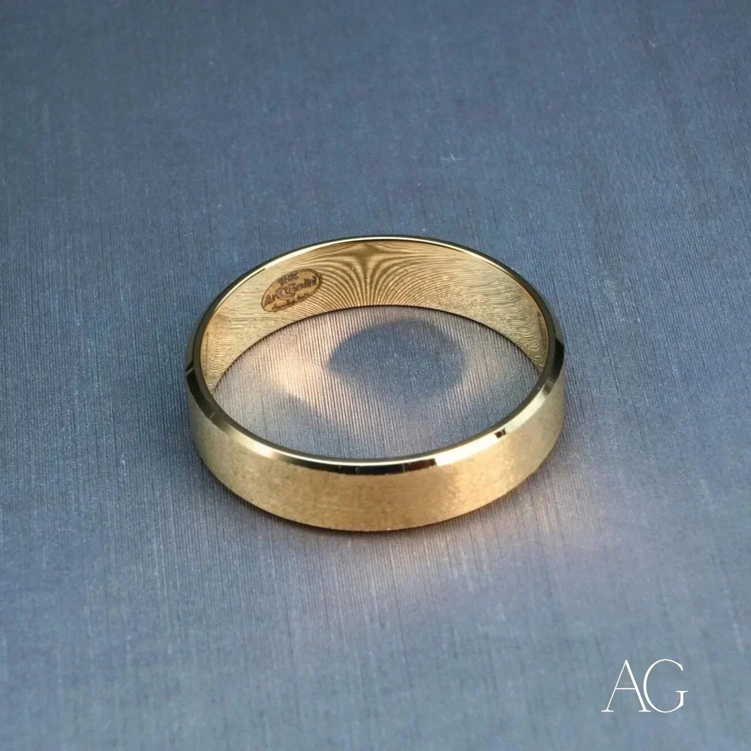 18k solid gold wedding band with brushed finish and patterned interior