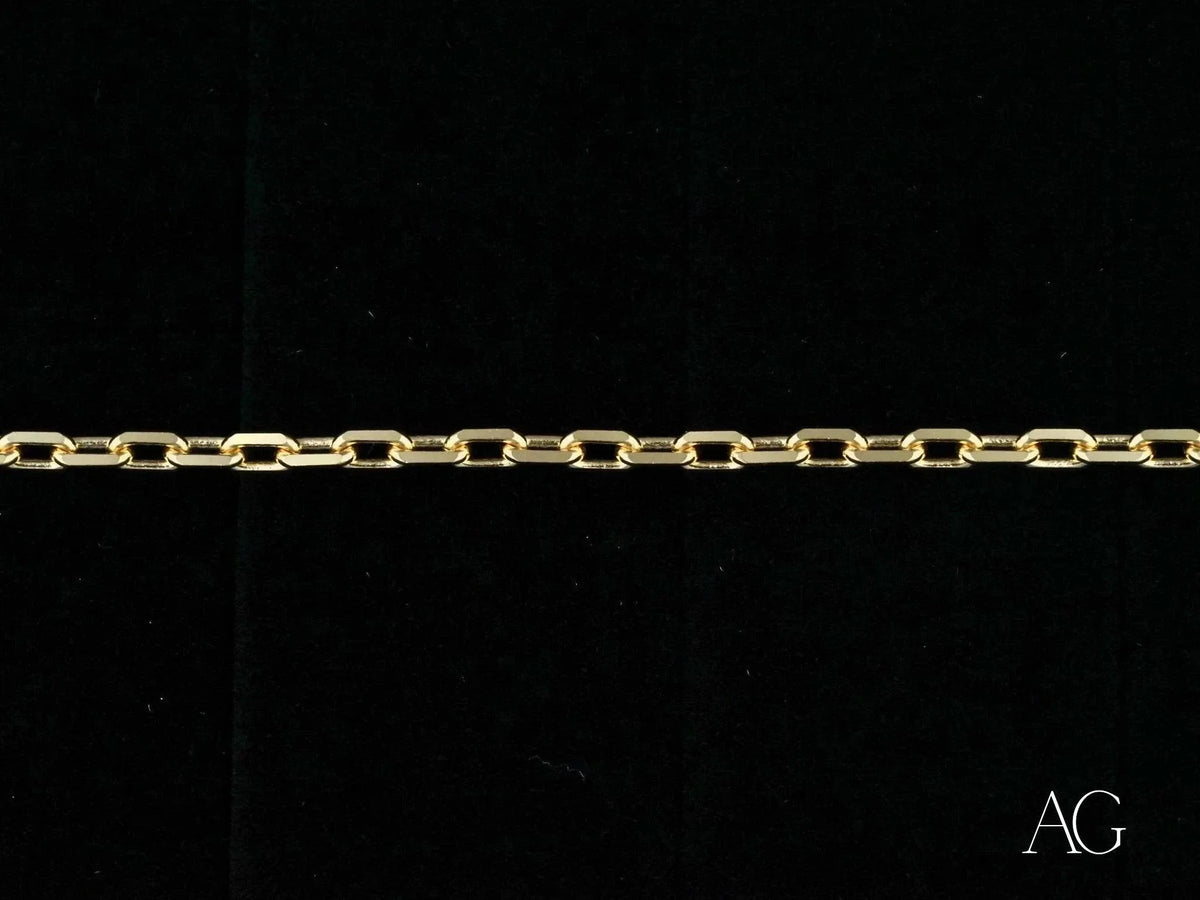 Slender 18k solid gold bracelet with diamond-cut link chain