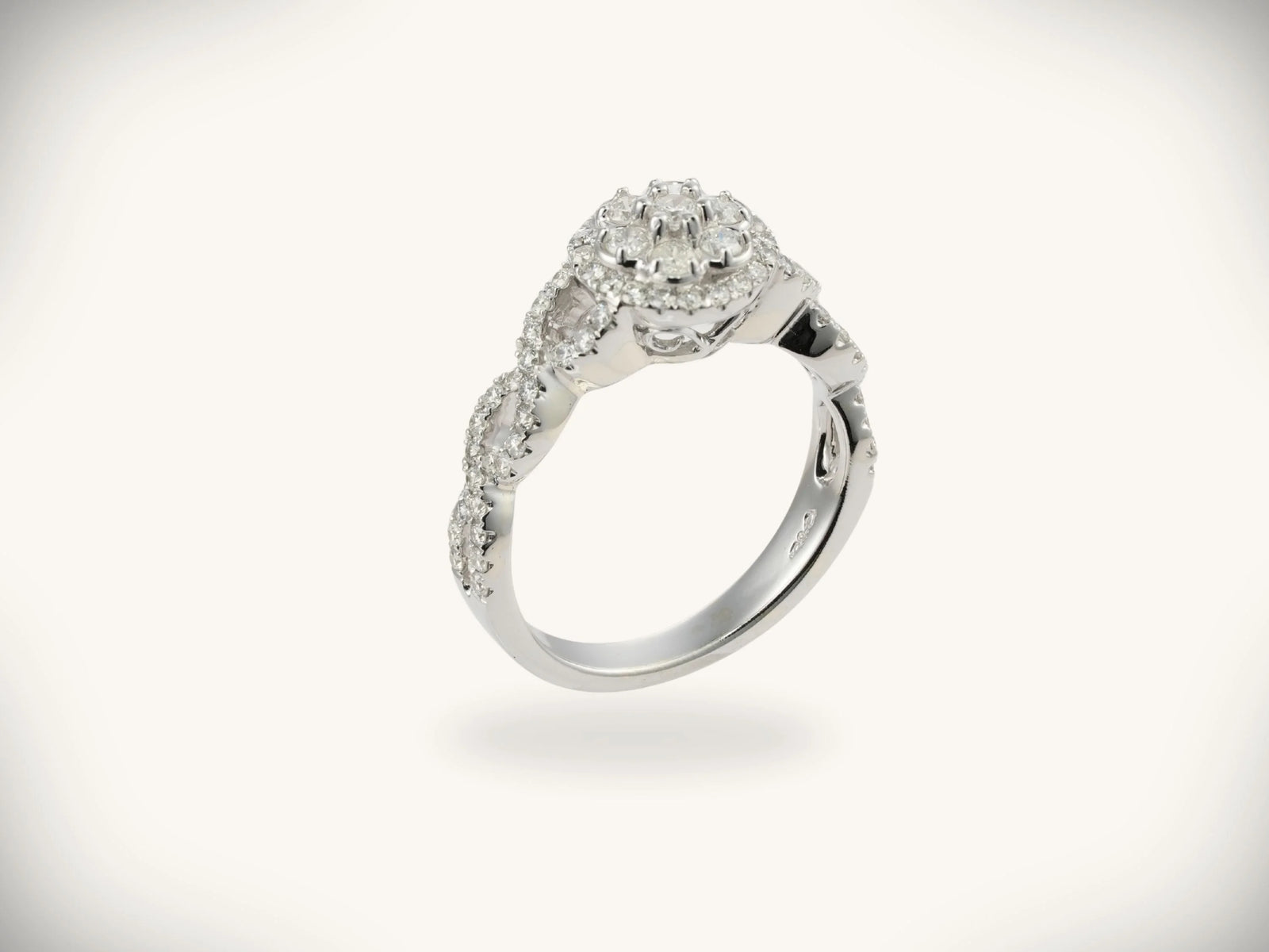 18k white gold diamond engagement ring 0.82ct round cut sparkle