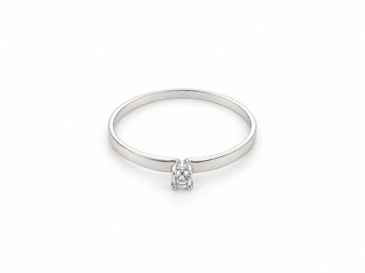 18K white gold diamond solitaire ring, top-down view of the circular band