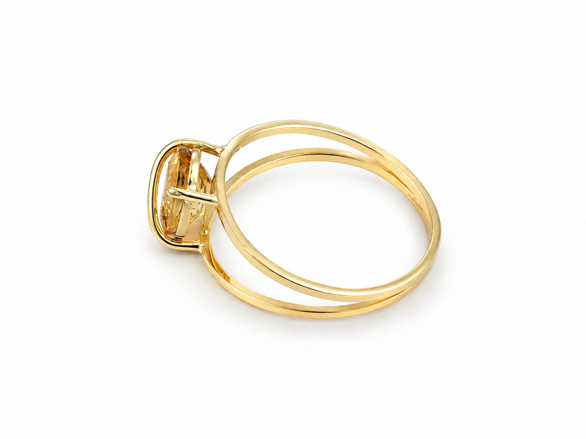 18K yellow gold ArtGold citrine ring in side profile, showing the citrine center stone and the four-prong setting