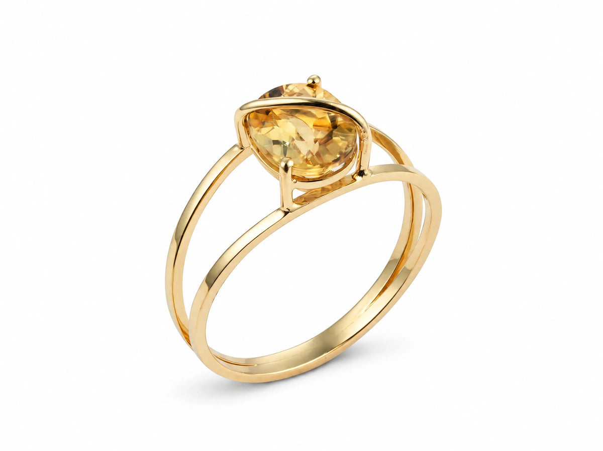 18K yellow gold ArtGold citrine ring, three-quarter view showing the split shank and open basket gallery