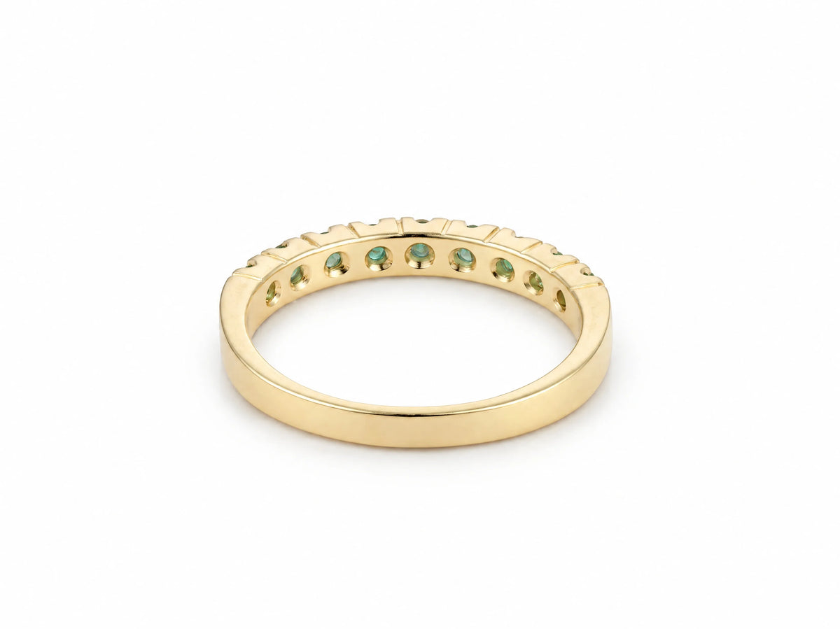 ArtGold 18K yellow gold half eternity emerald band, side profile of the band and the shared-prong setting