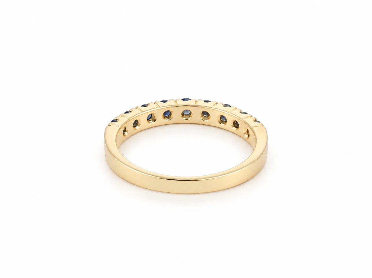 ArtGold 18K yellow gold half eternity sapphire band, side profile of the band and the shared-prong setting