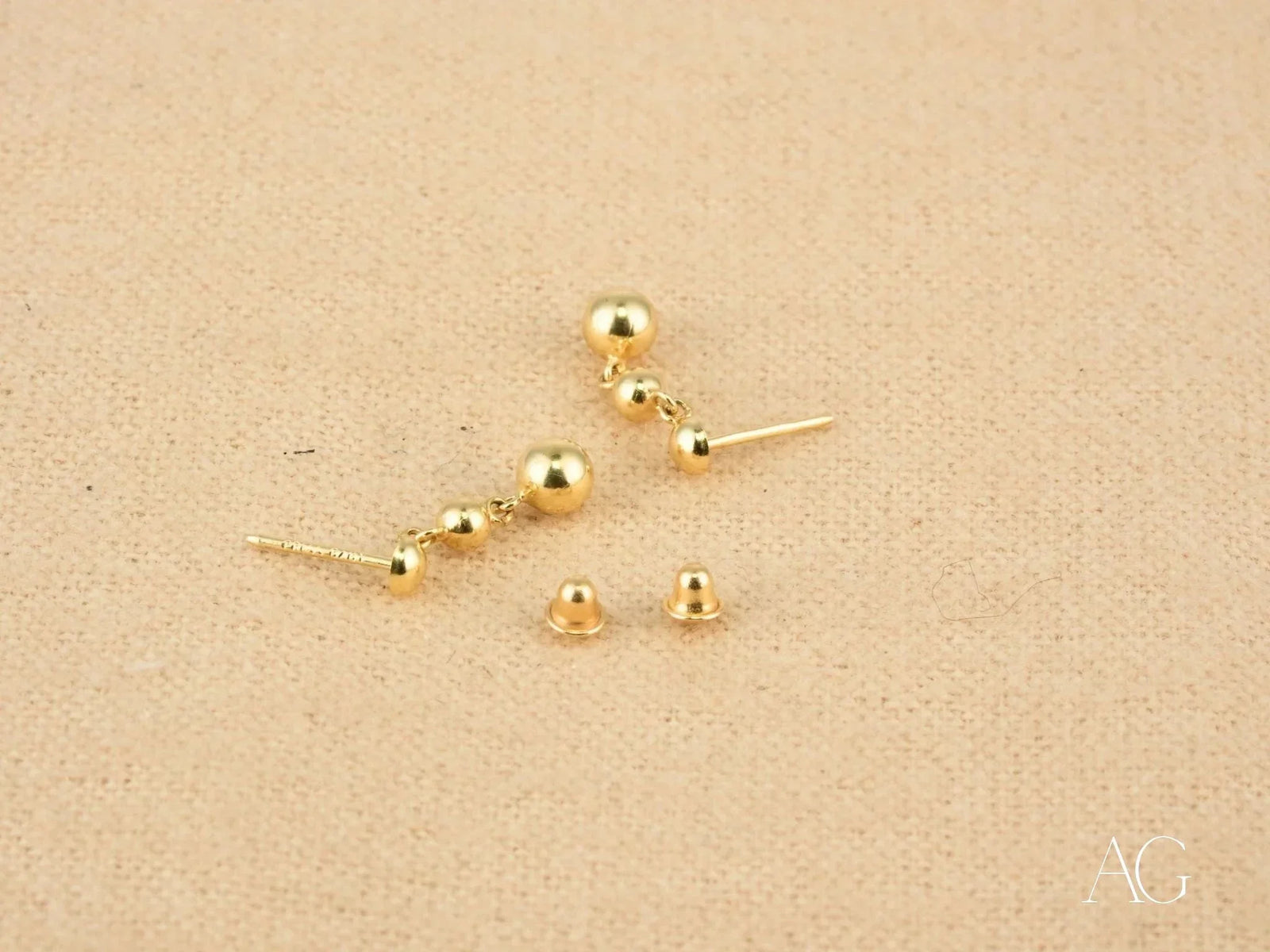 Pair of 18k solid gold bead drop earrings with screw-back