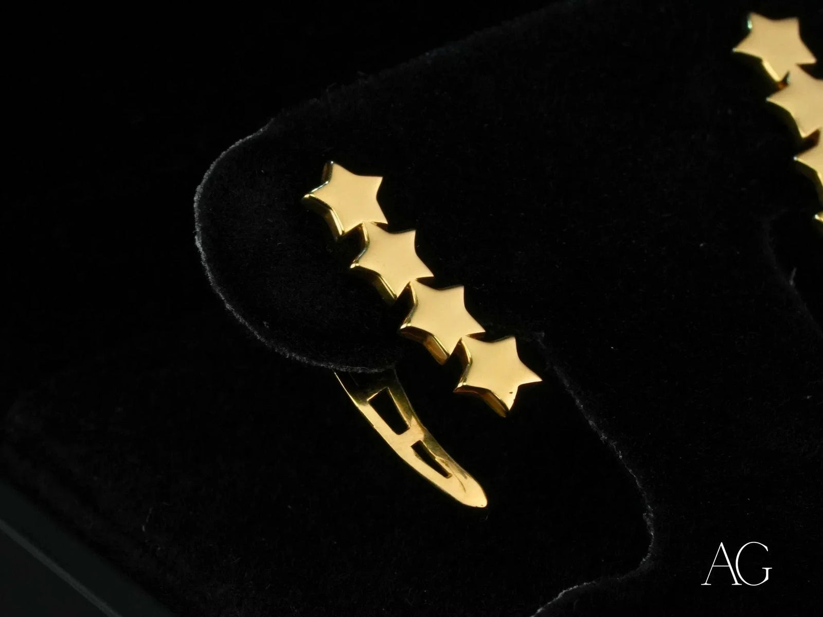 Gold star-shaped ear cuff from 4 Stars Ear Climber Earrings, certified 18k solid