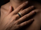 Sophisticated contrast: 18k gold ring with cz