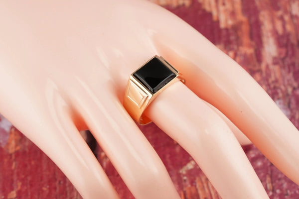 Dominus Ring – Men’s 18K Gold Signet with Sculpted Black Onyx gemstone