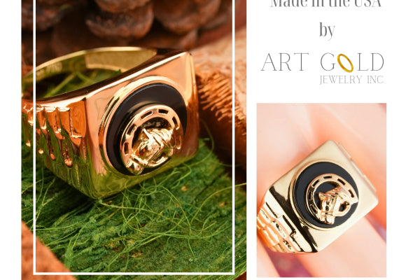 Gold ring with black inlay and horse shoe motif, 18kg Onix Horse Shoes design