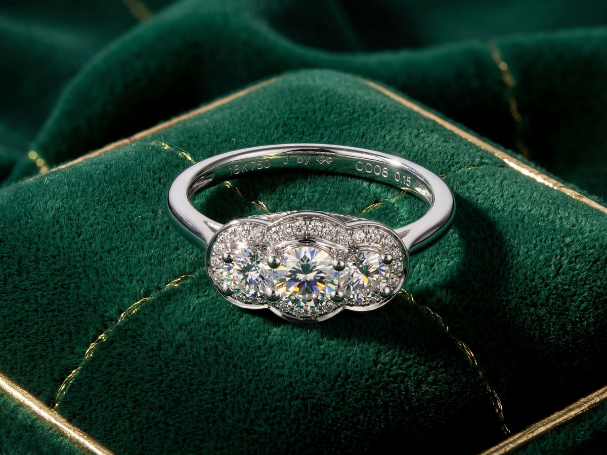 18K White Gold Engagement Ring 3 Center Diamonds Total Diamond Weght 0