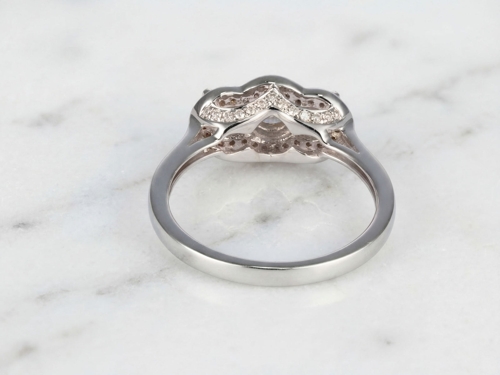 18K White Gold Engagement Ring 3 Center Diamonds Total Diamond Weght 0