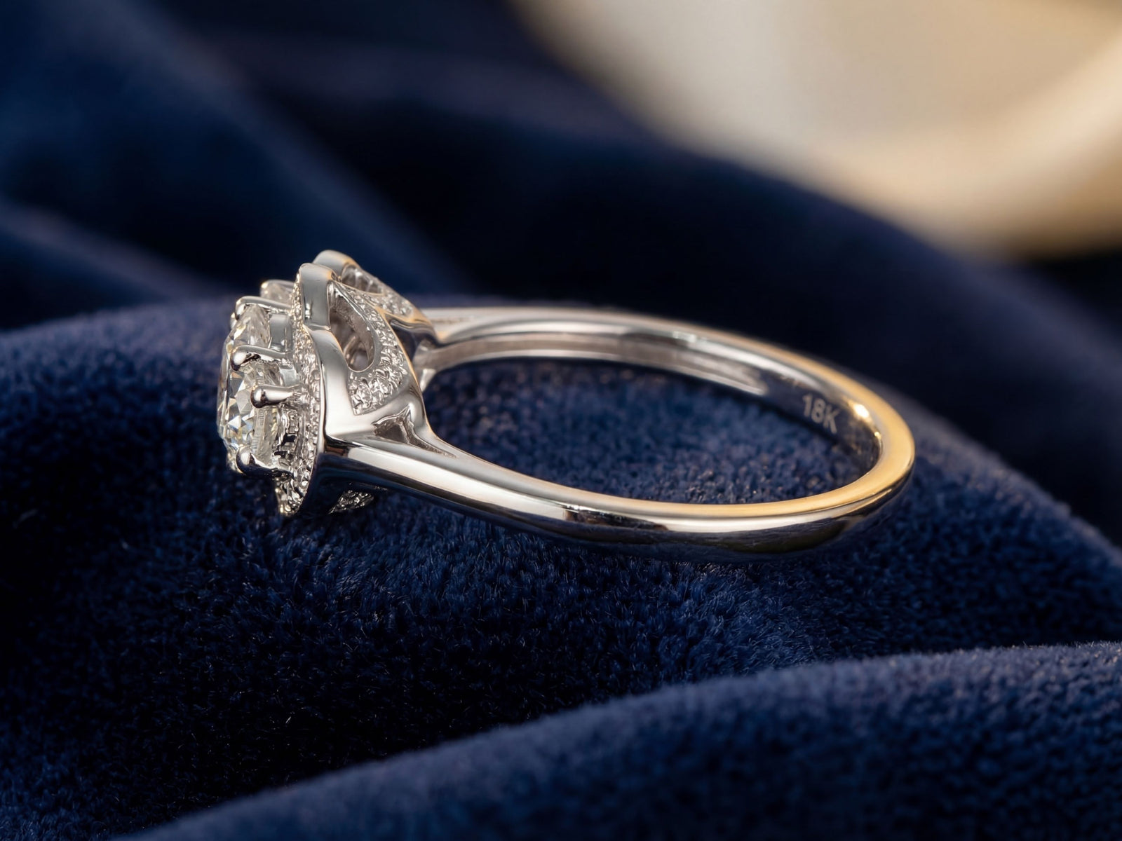18K White Gold Engagement Ring 3 Center Diamonds Total Diamond Weght 0