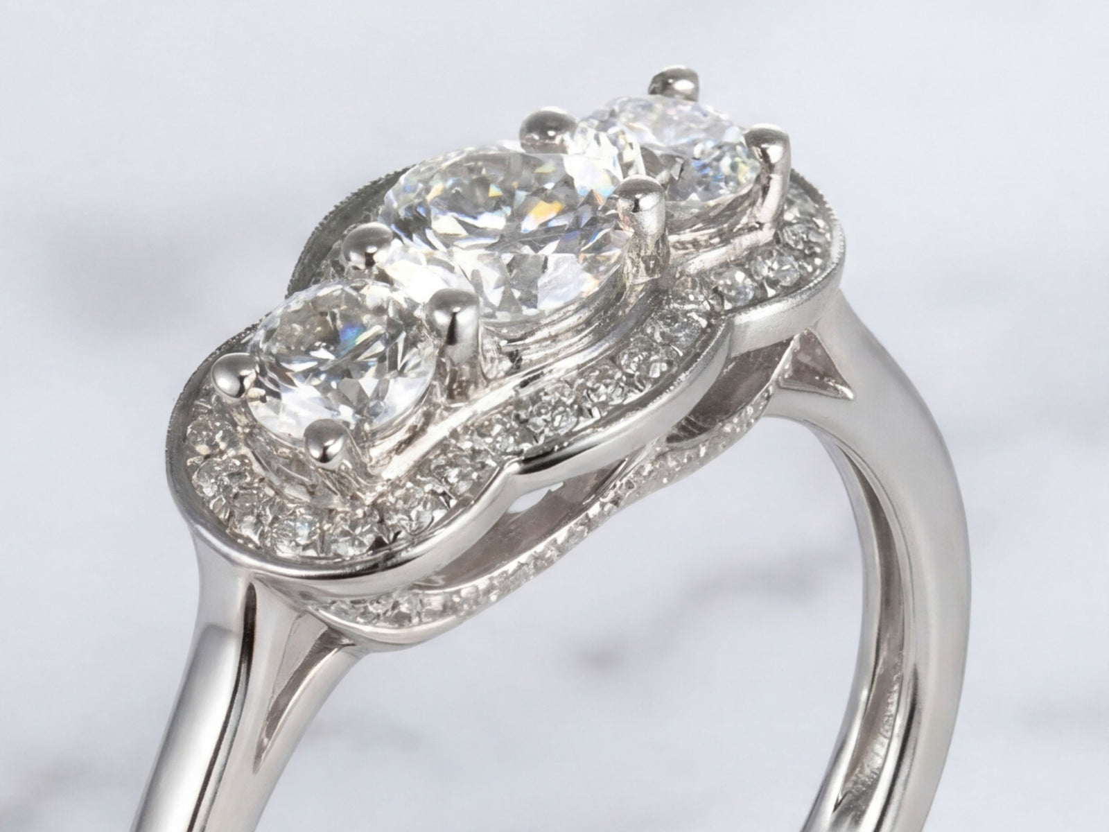 18K White Gold Engagement Ring 3 Center Diamonds Total Diamond Weght 0