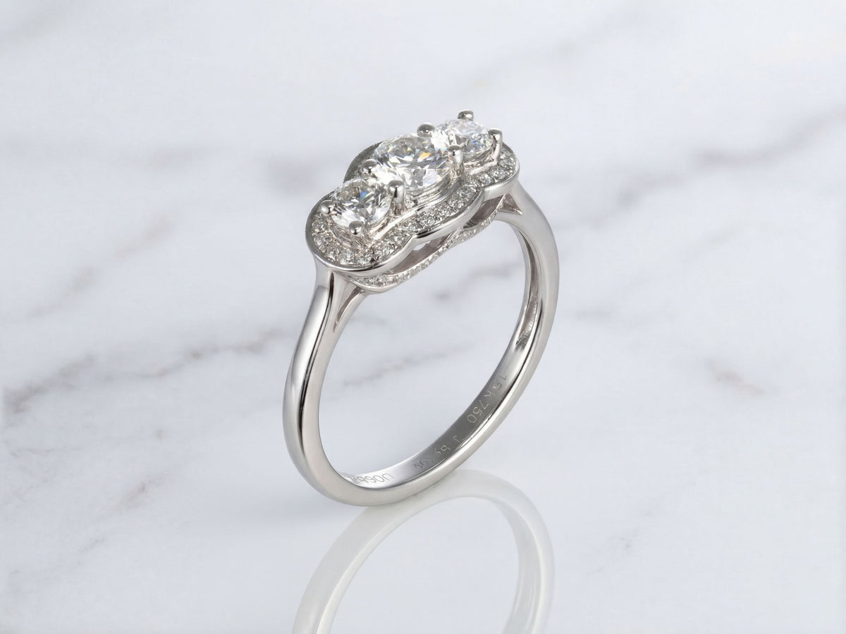 18K White Gold Engagement Ring 3 Center Diamonds Total Diamond Weght 0