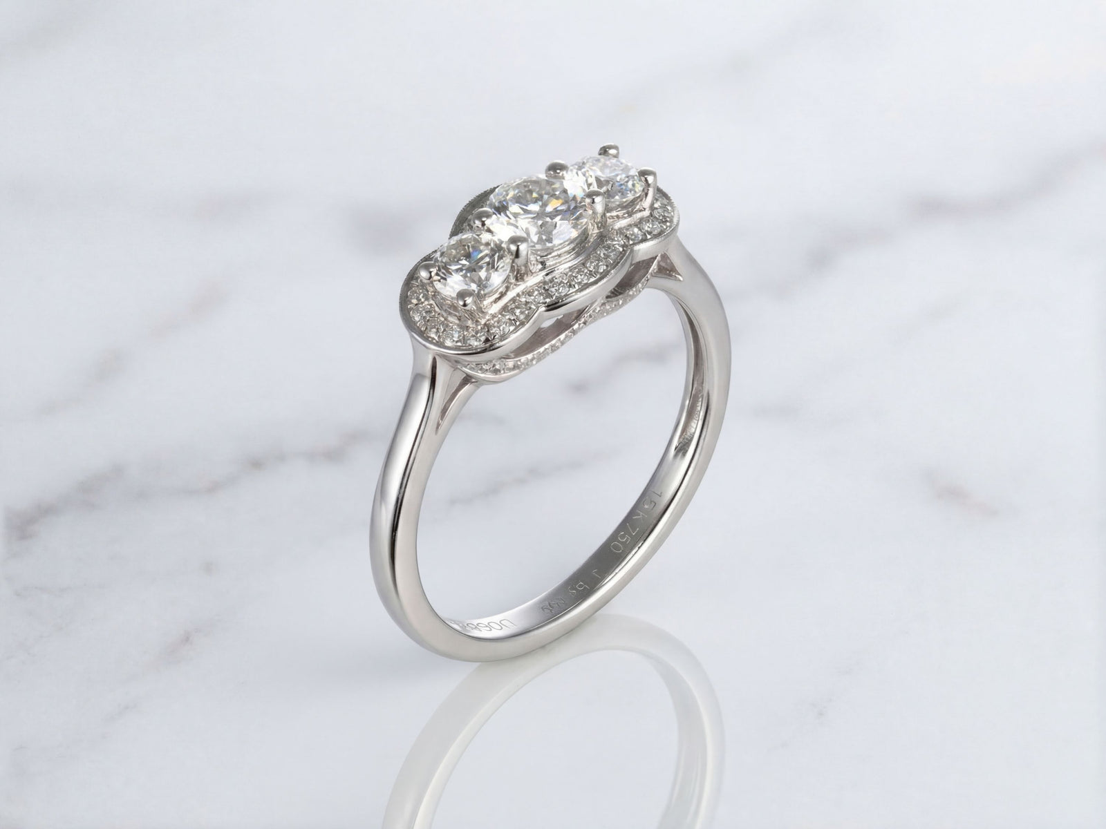 18K White Gold Engagement Ring 3 Center Diamonds Total Diamond Weght 0