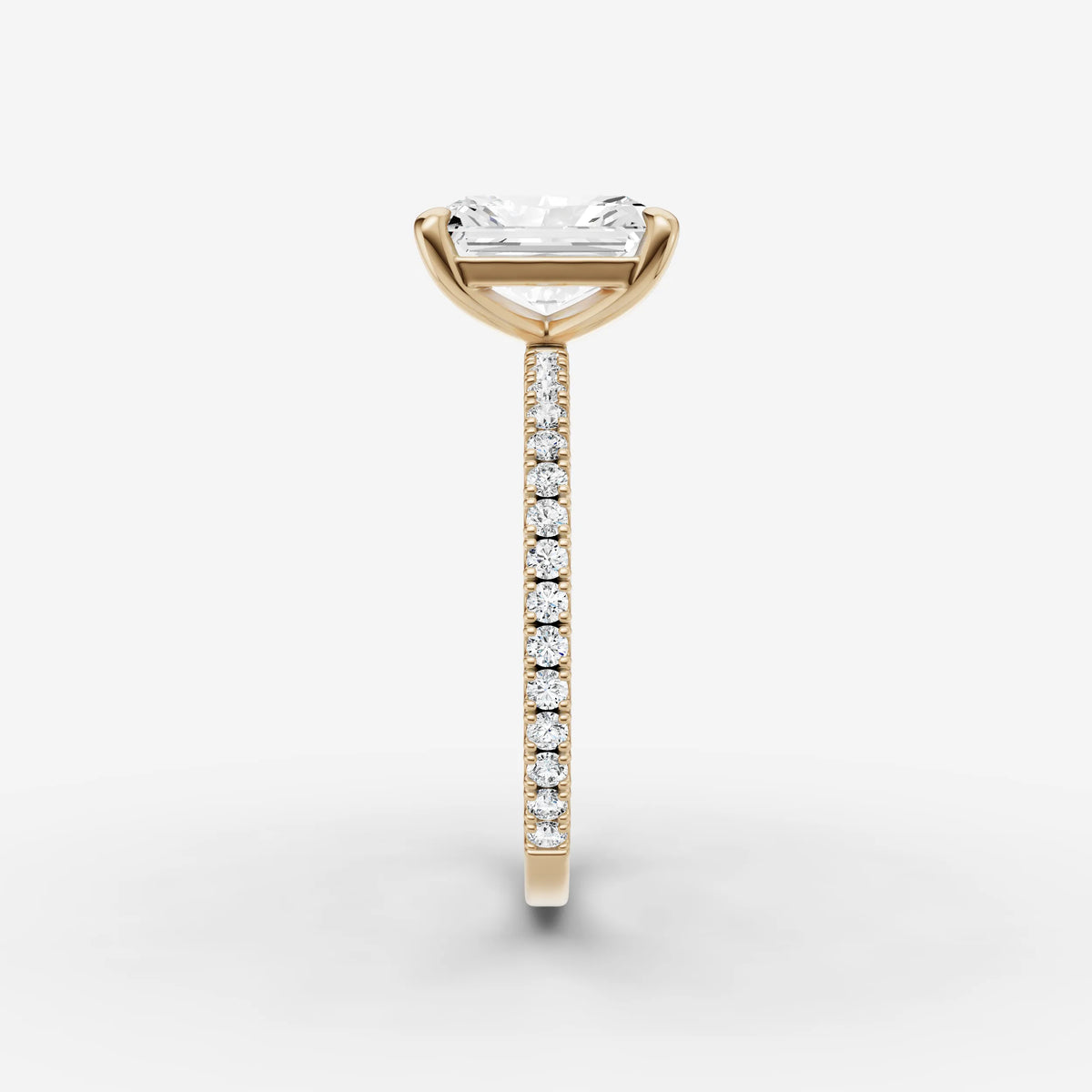 Etoile radiant diamond setting in gold, angled view