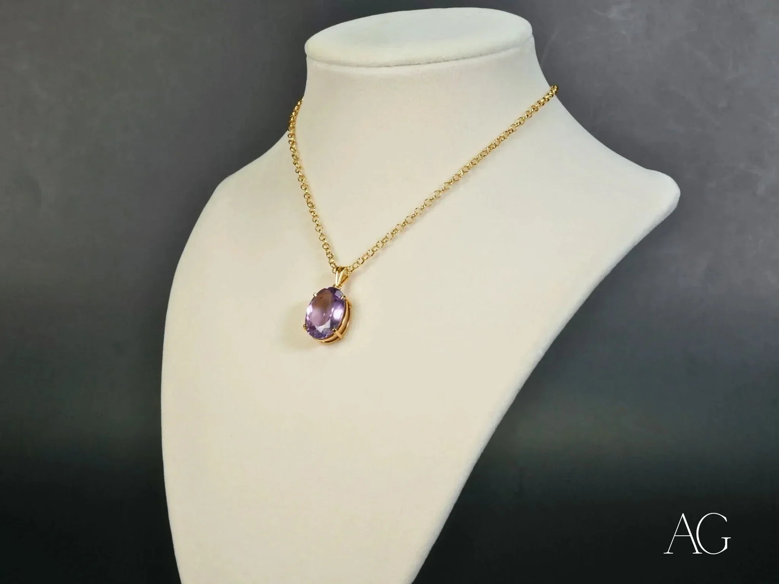 Amethyst Glow Pendant in 18k solid gold with oval amethyst