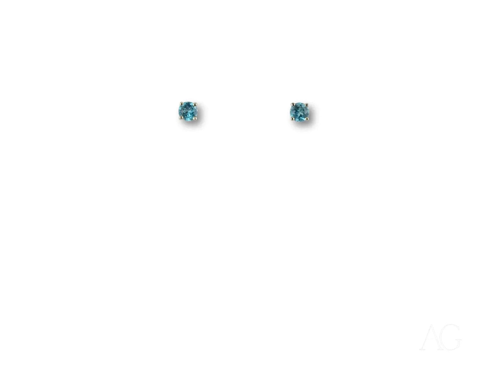 18k white gold blue topaz stud earrings with azure glow