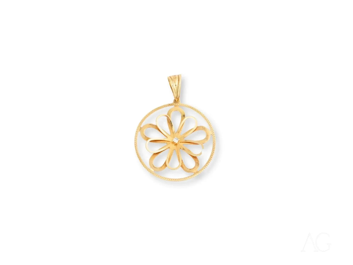 Blooming Grace flower pendant in 18k solid gold with open-work design