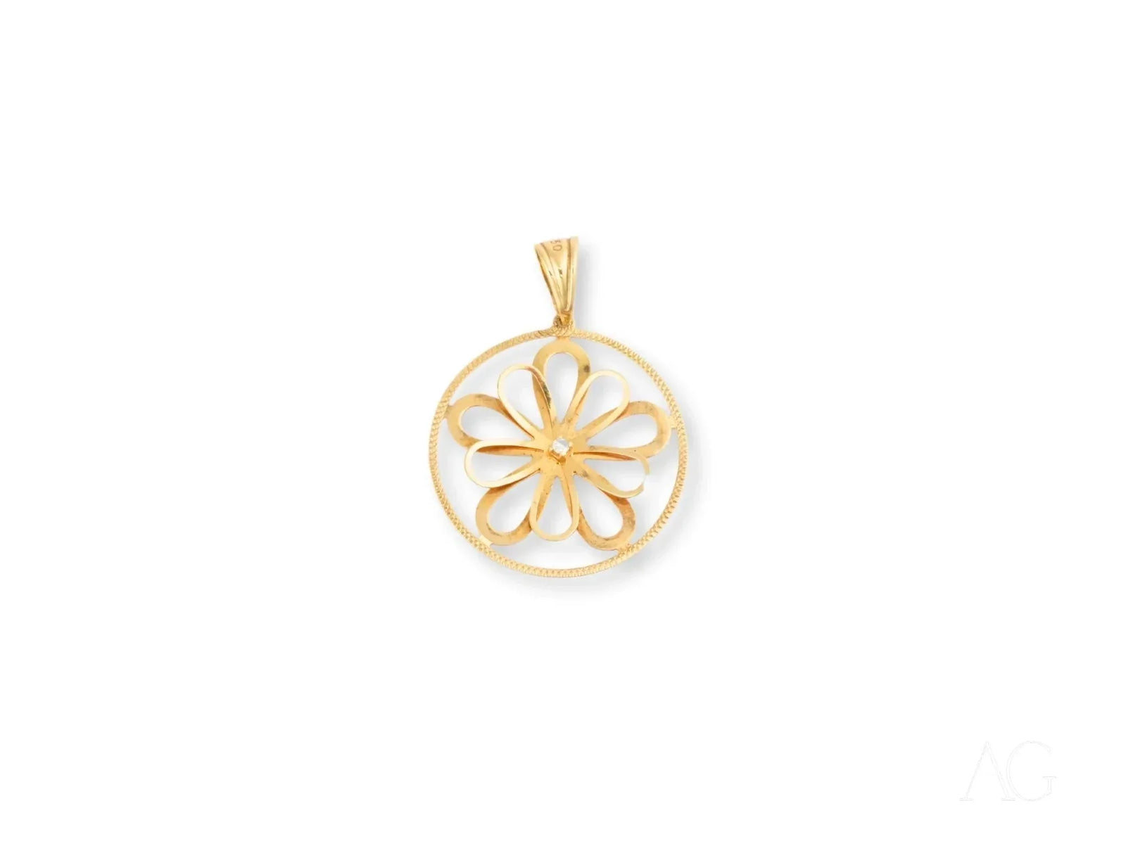 Blooming Grace flower pendant in 18k solid gold with open-work design