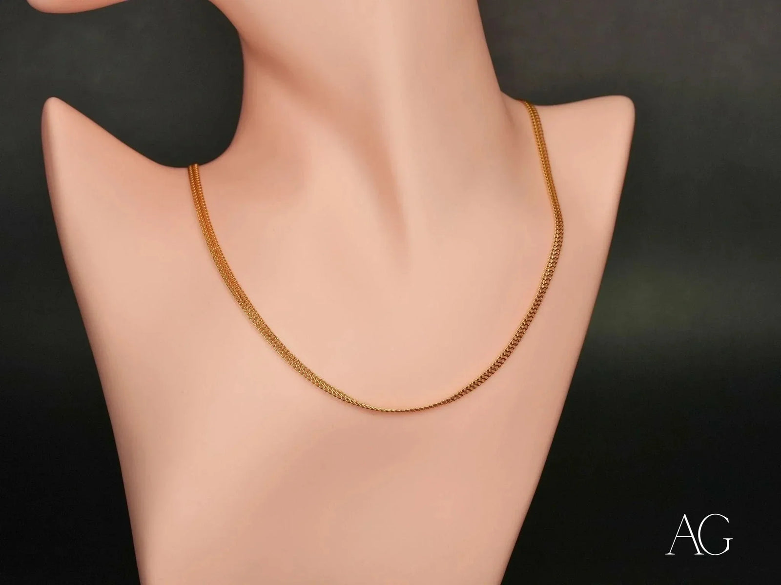 Delicate 18K gold chain necklace on mannequin