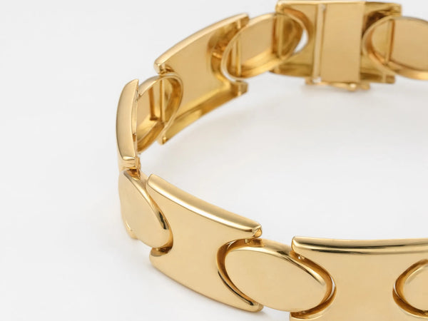 Front view of 18k gold men's bracelet