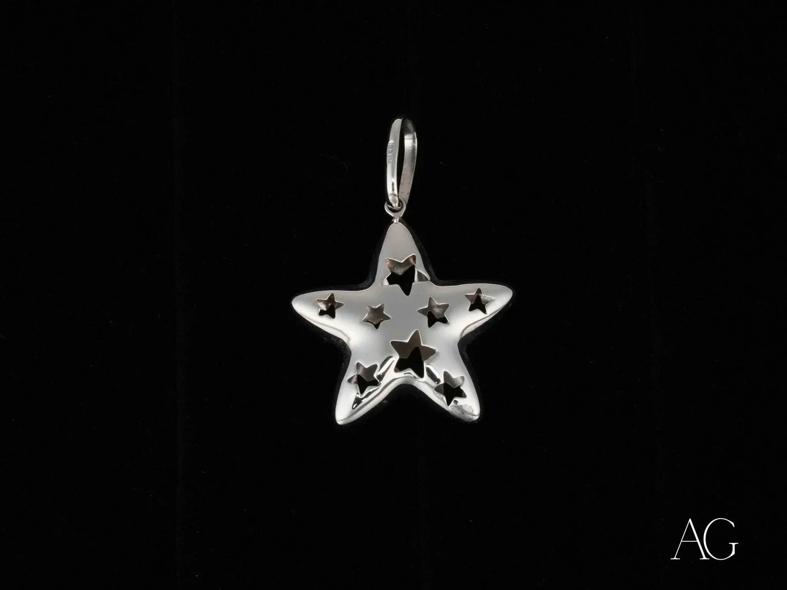 Shiny 18k white gold Celestial Radiance star pendant with cut-out stars