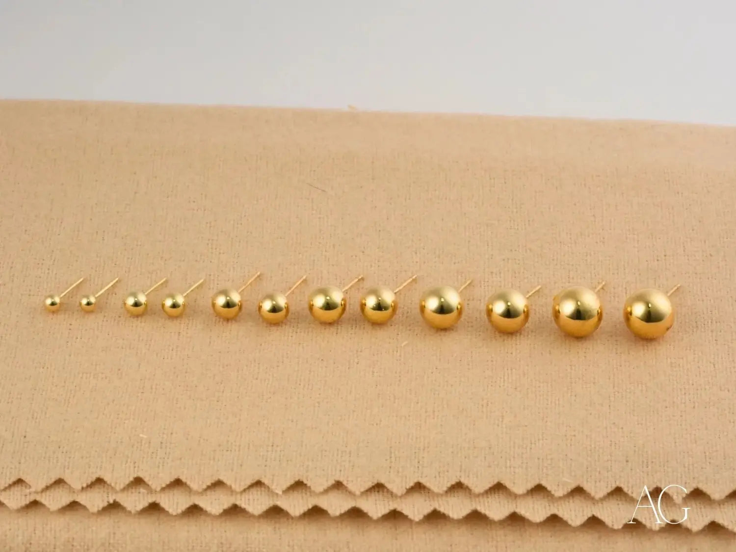 Classic Elegance - 18K Gold Ball Stud Earrings