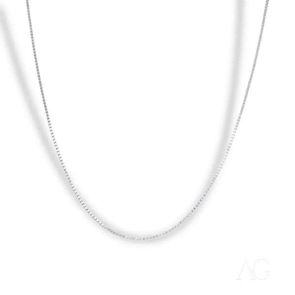 Delicate 18k white gold box chain necklace in petite elegance