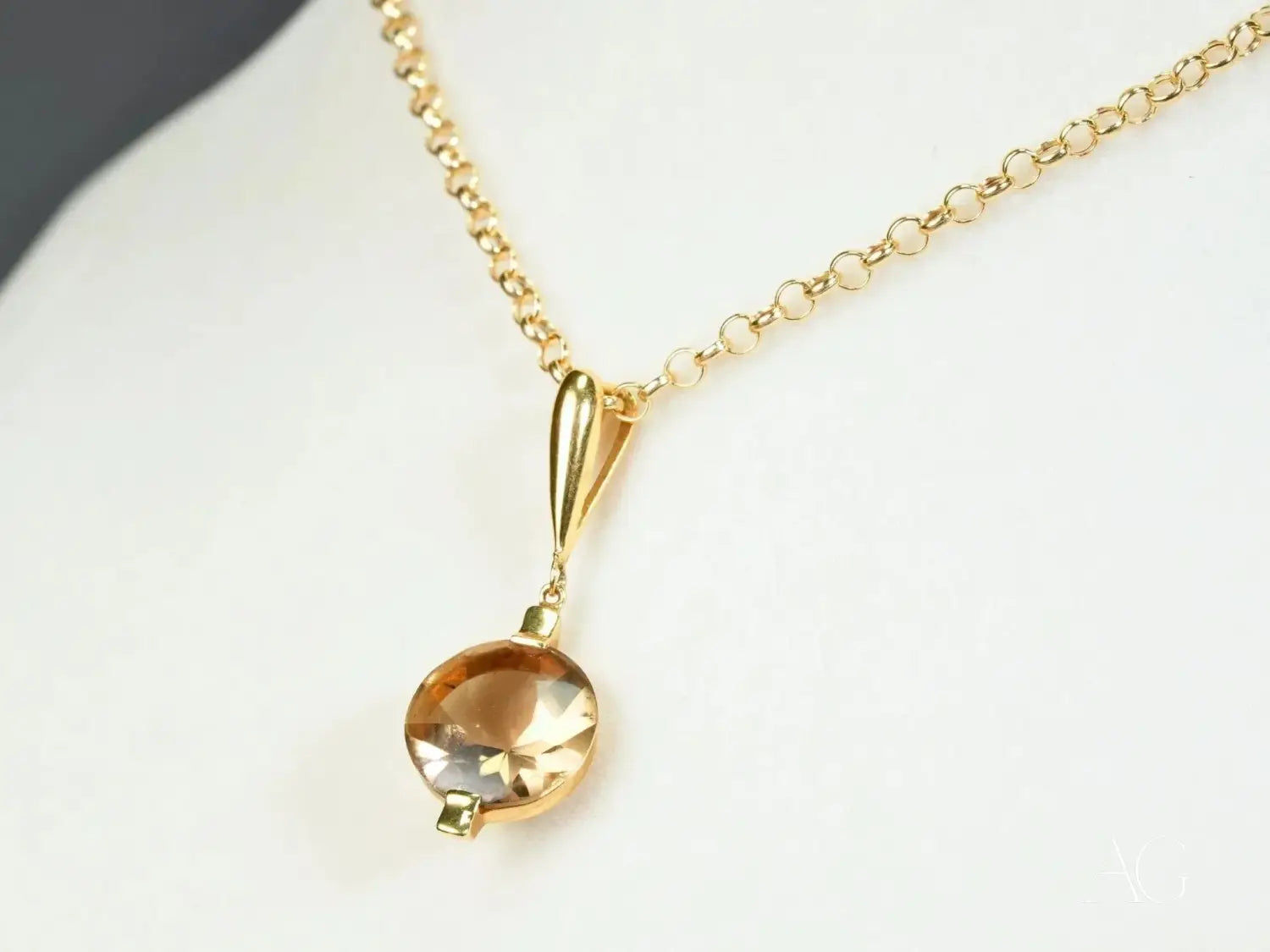 Delicate 18k gold chain necklace with amber teardrop pendant