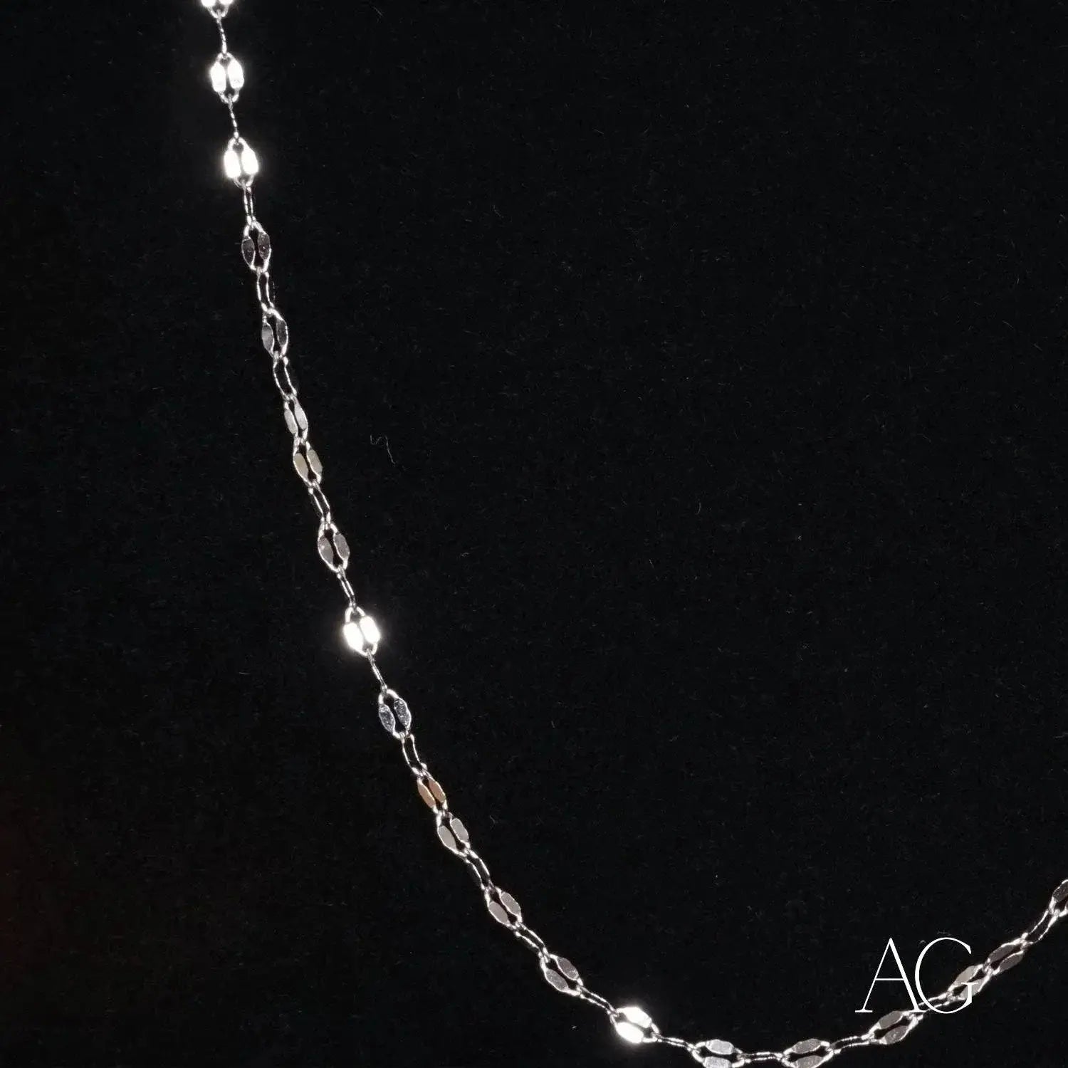 Luxury 18k white gold chain - elegant 17.5-inch style