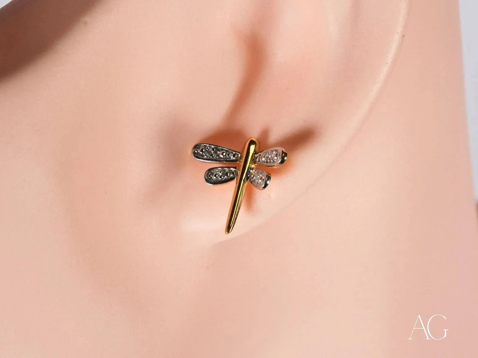 18k solid gold dragonfly earrings with pavé diamond wings